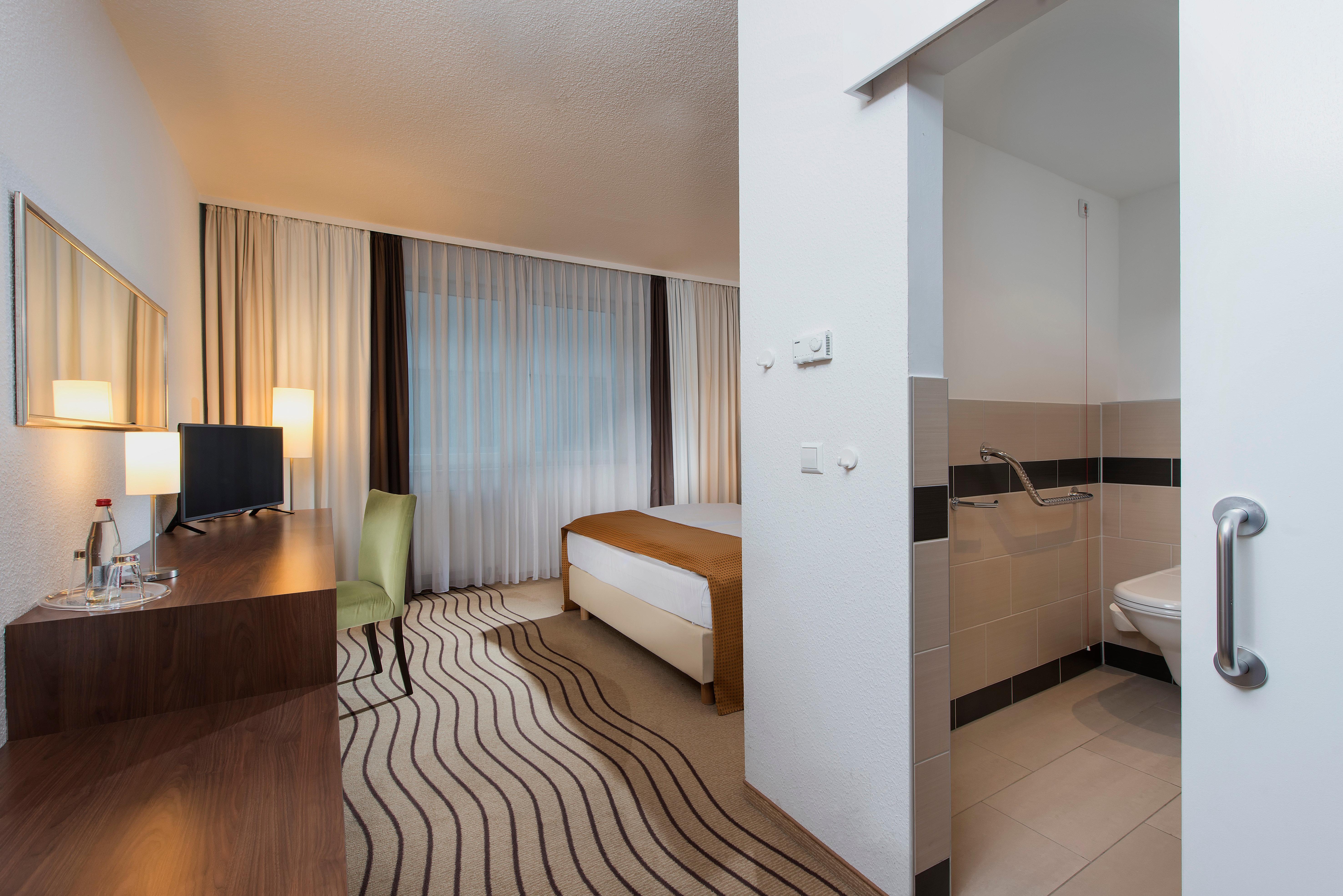 Holiday Inn Berlin City-East Landsberger Allee, An Ihg Hotel Berlim Exterior foto