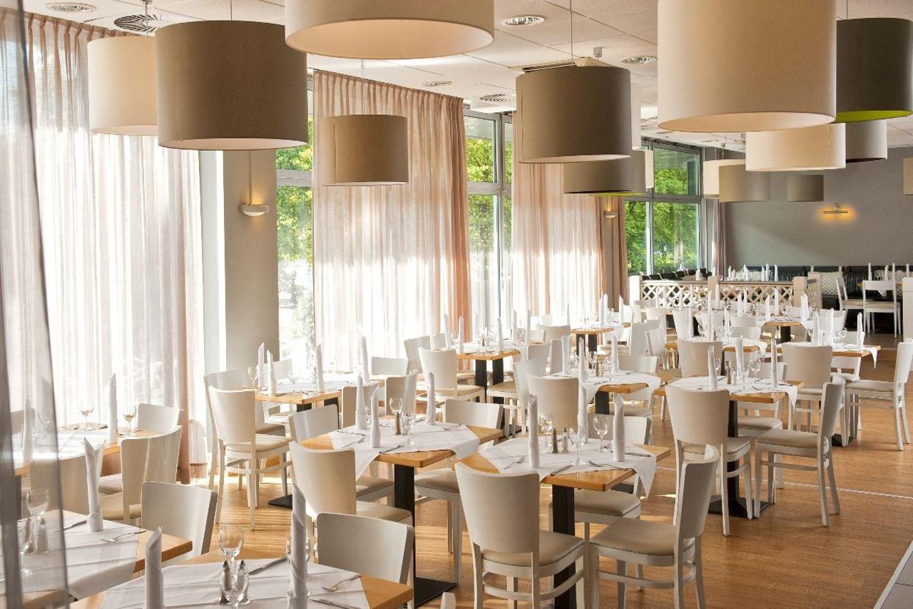 Holiday Inn Berlin City-East Landsberger Allee, An Ihg Hotel Berlim Exterior foto