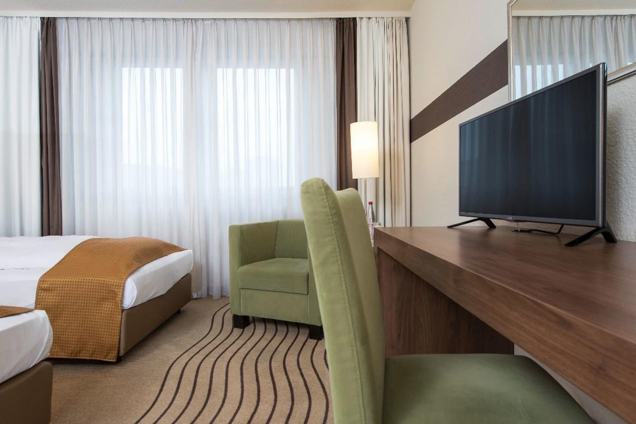 Holiday Inn Berlin City-East Landsberger Allee, An Ihg Hotel Berlim Exterior foto